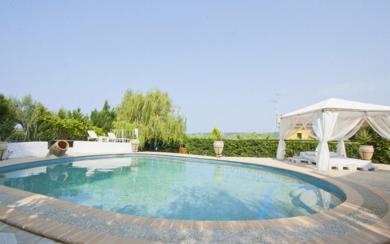 Bozis Private Pool Villa, Siviri