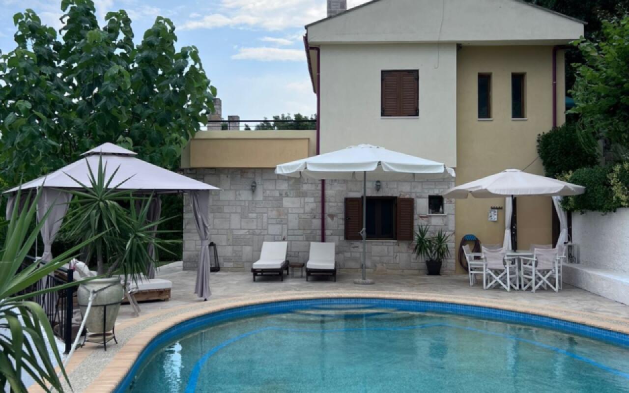 Bozis Private Pool Villa, Siviri