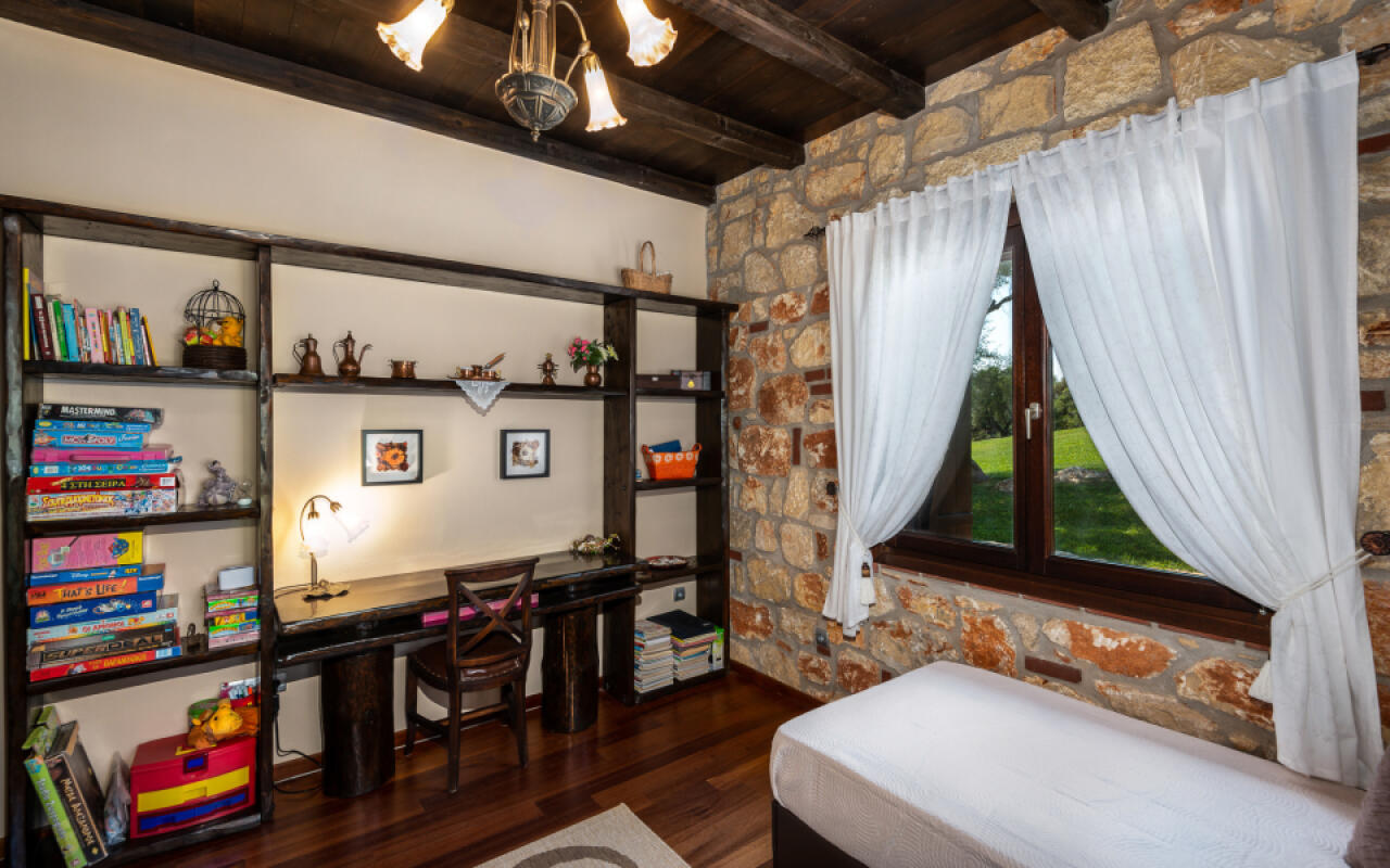 Blue Estate Villa with private pool, Nikiti