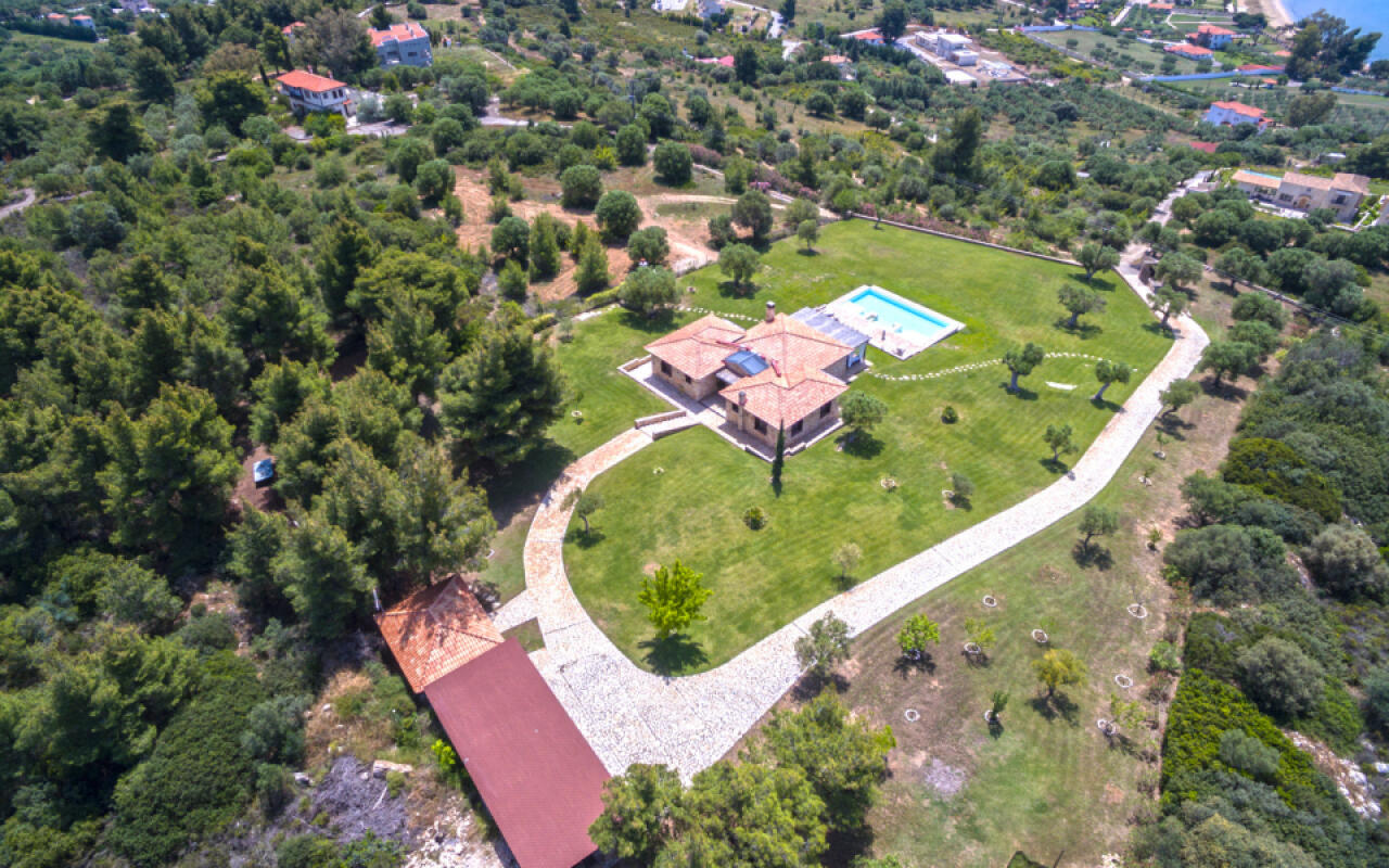 Blue Estate Villa with private pool, Nikiti