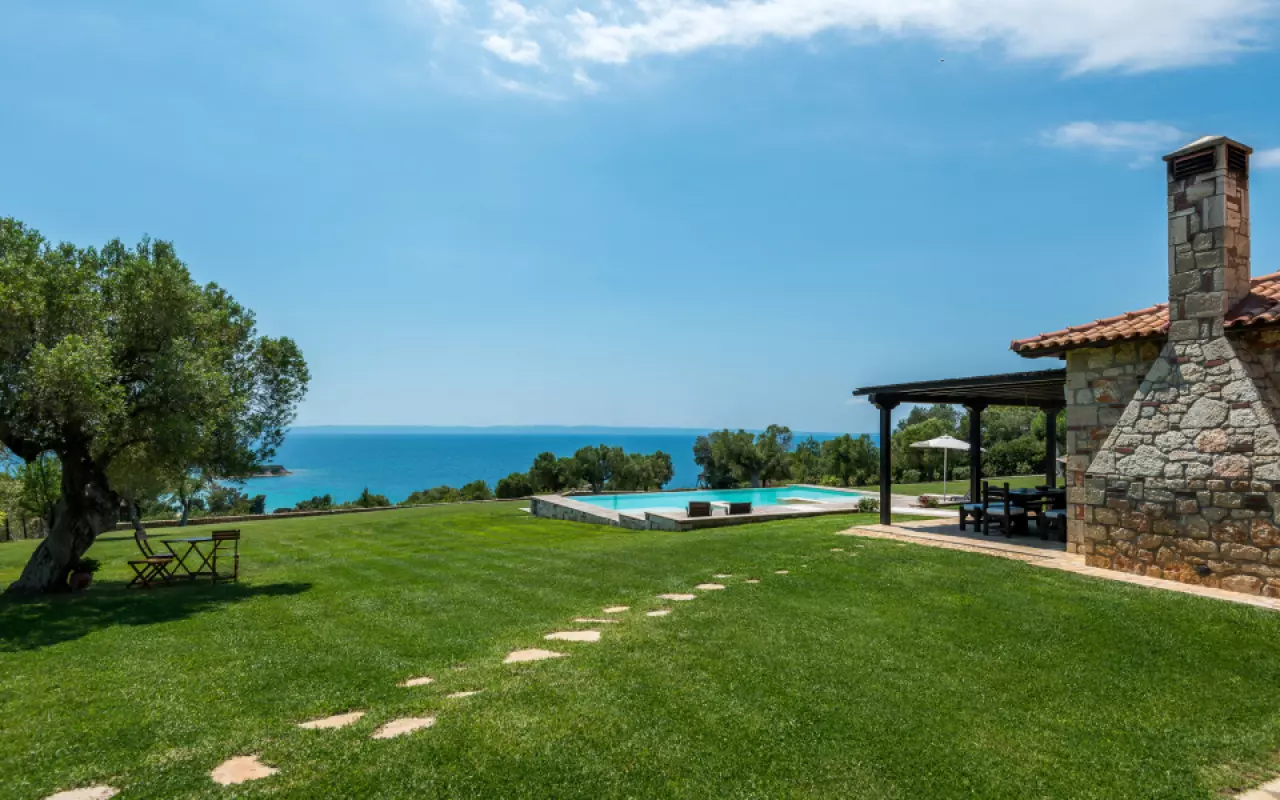 Blue Estate Villa with private pool, Nikiti