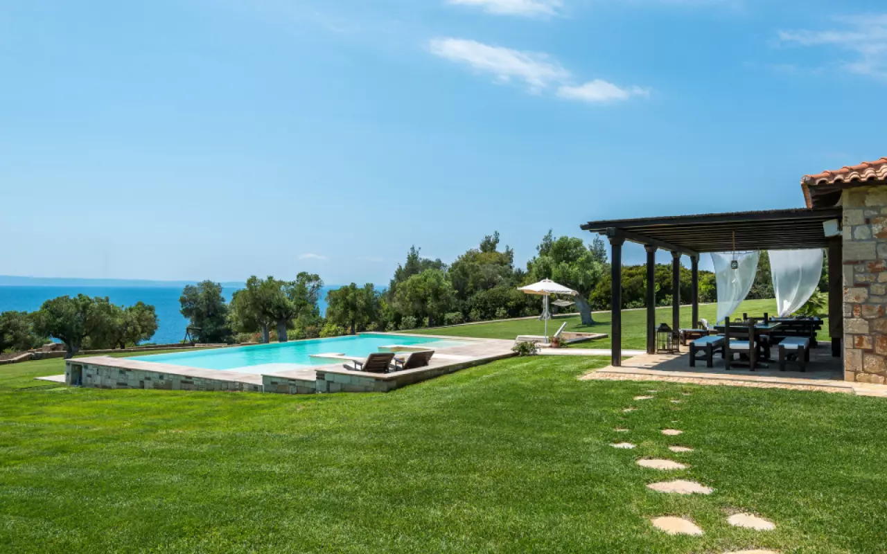Blue Estate Villa with private pool, Nikiti