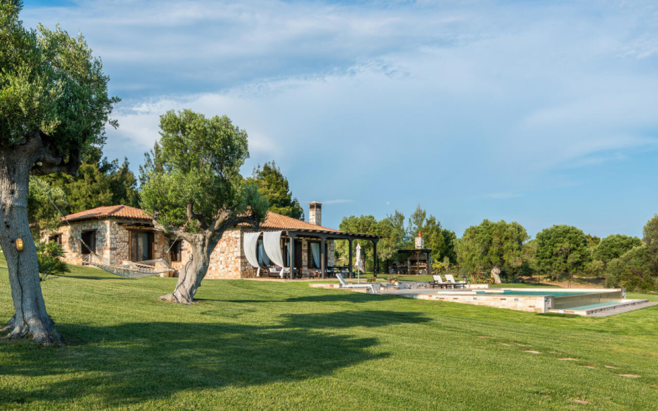 Blue Estate Villa with private pool, Nikiti