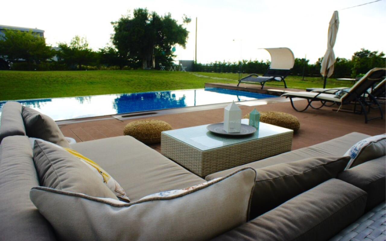 Lotus Villa, Sani