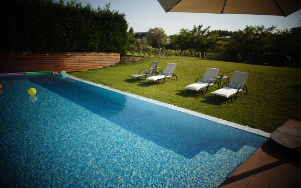 Lotus Villa, Sani