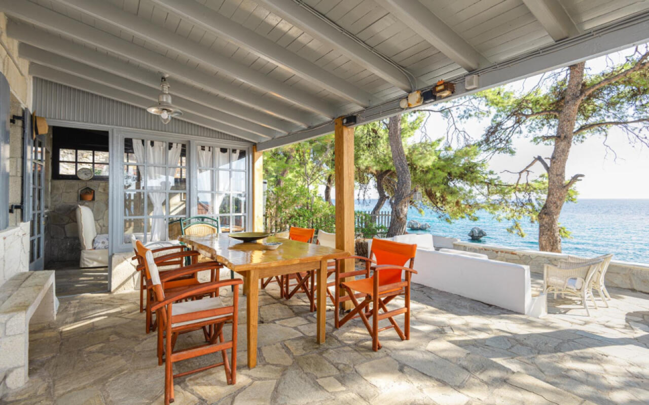 Pine Cove House, Loutra