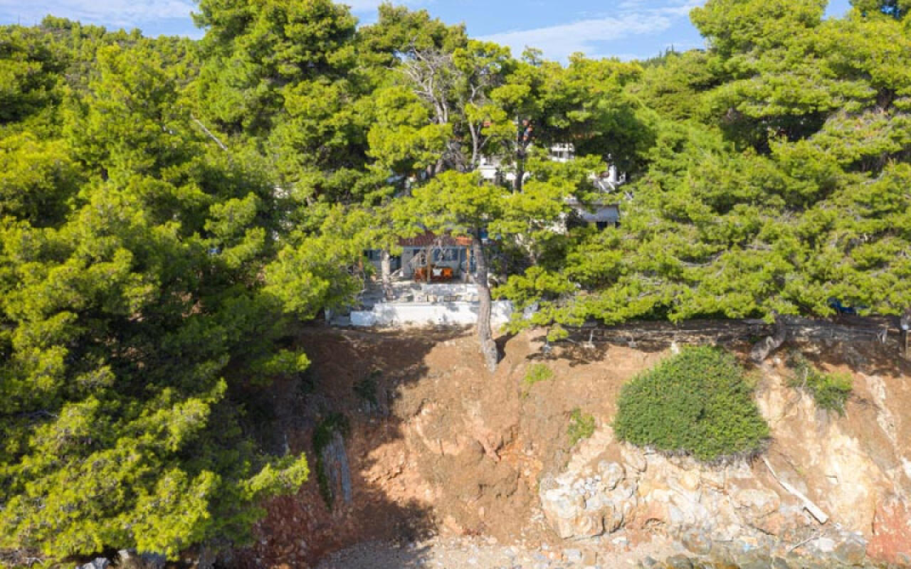 Pine Cove House, Loutra