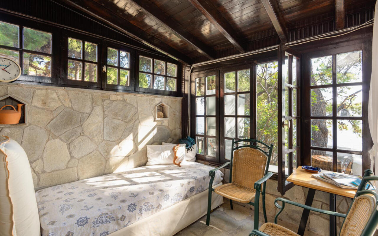 Pine Cove House, Loutra