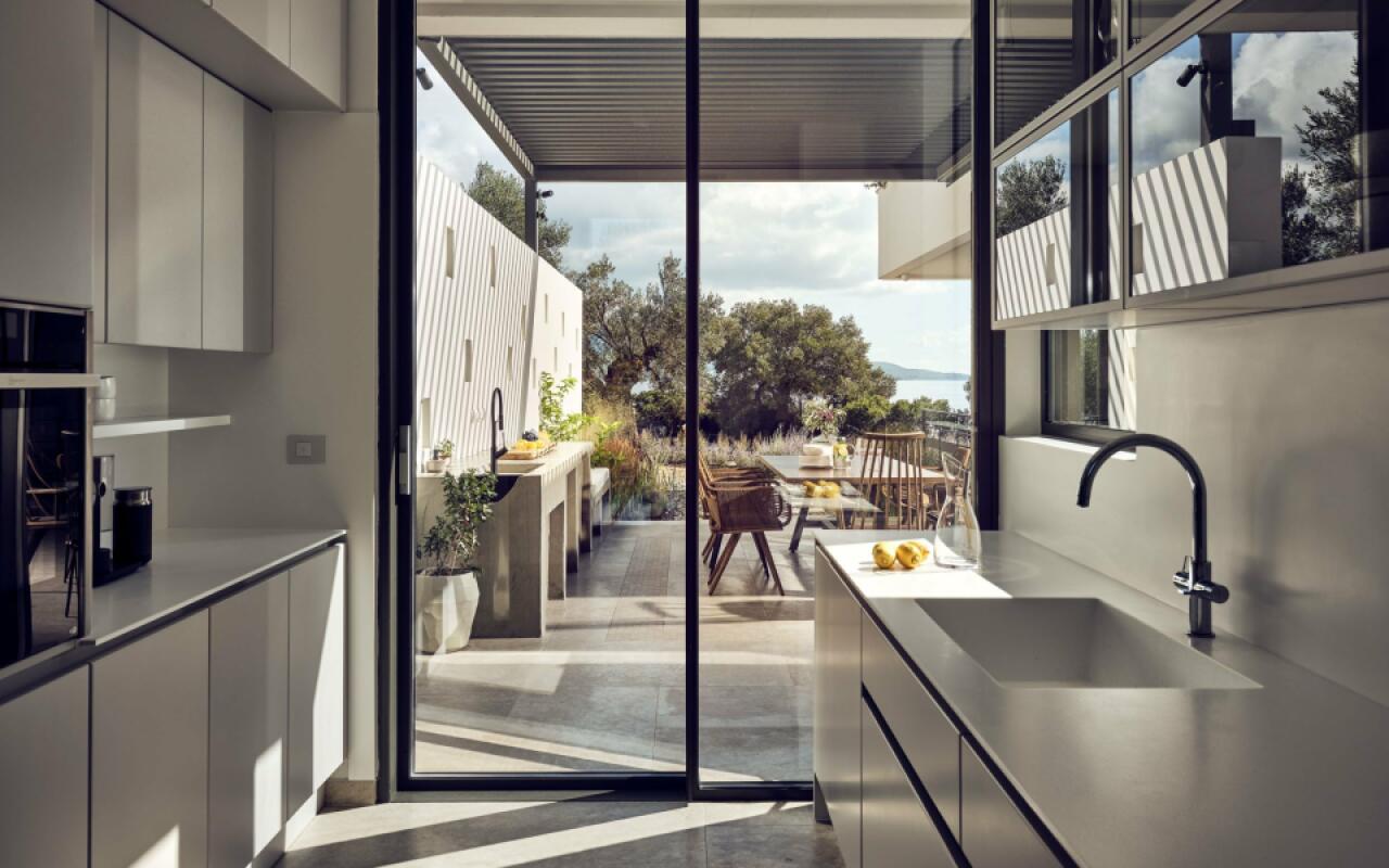 Mernatio Beach Front Villa, Lagomandra