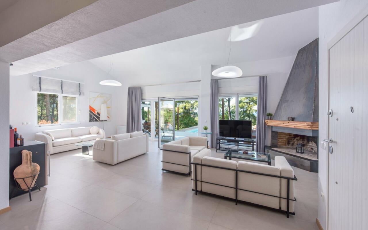 The White Villa, Sani