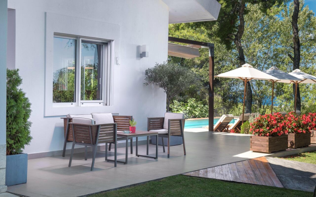 The White Villa, Sani