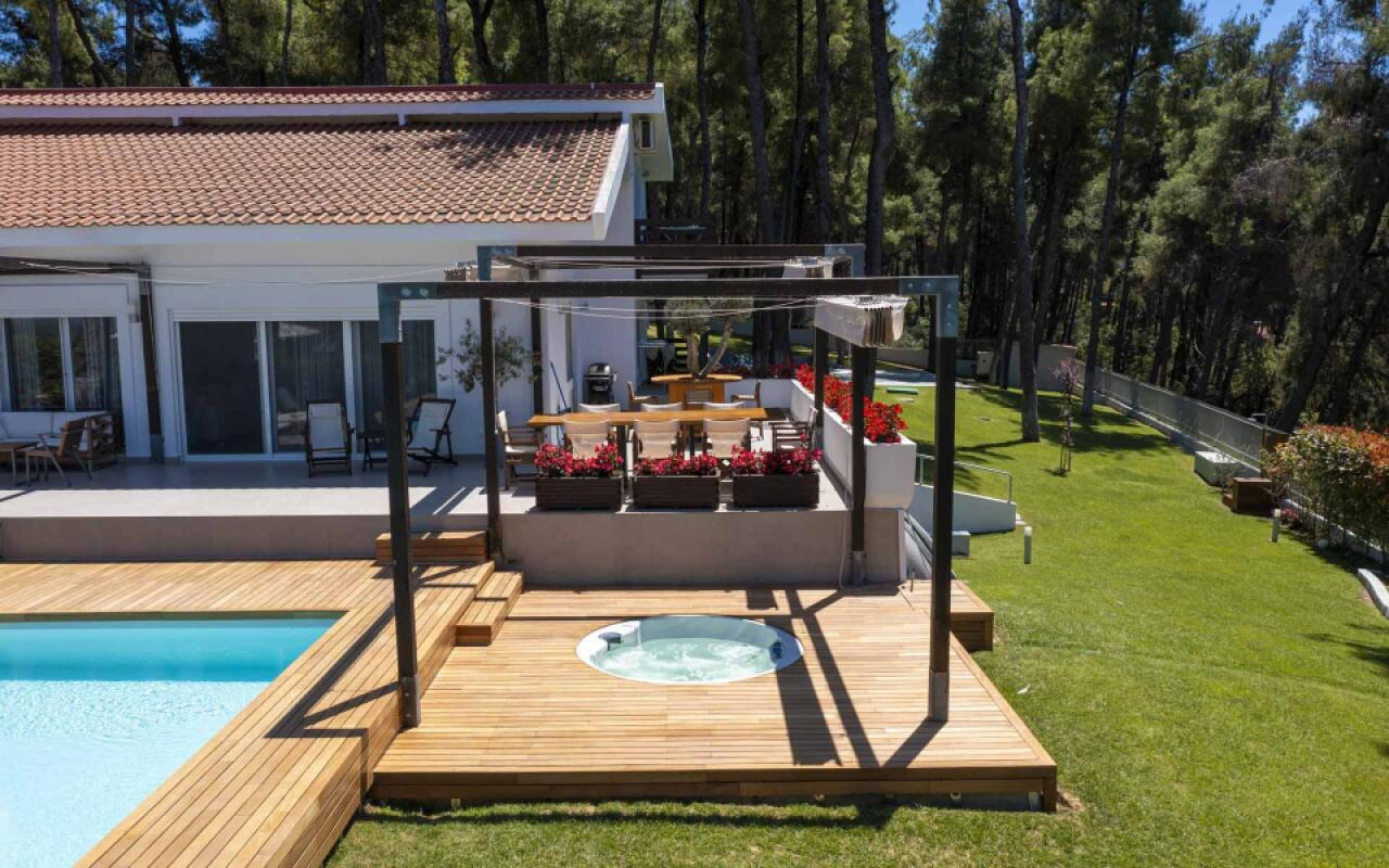 The White Villa, Sani