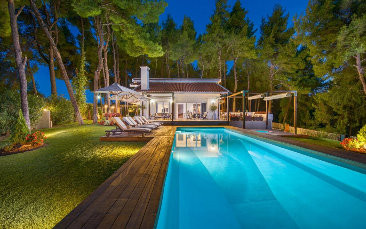 The White Villa, Sani