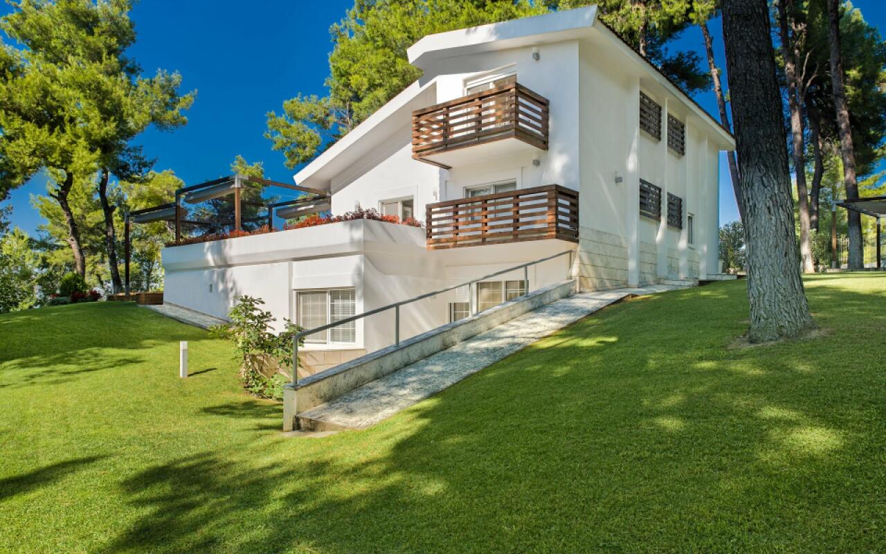 The White Villa, Sani