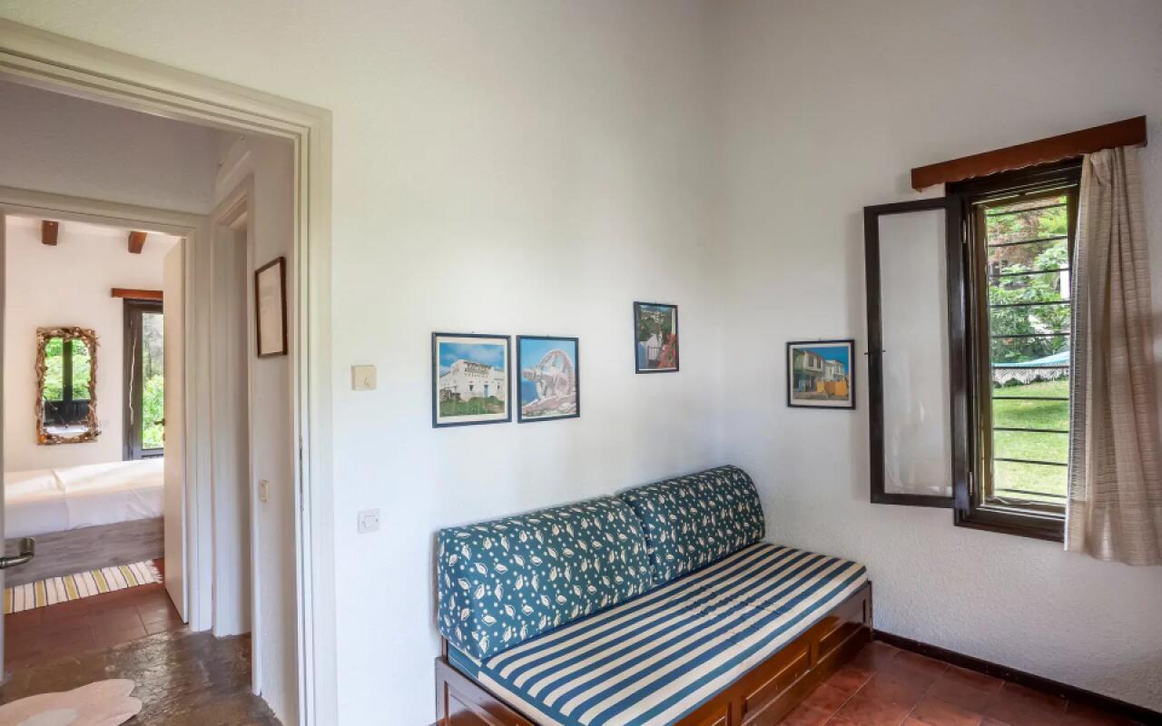 The Gift Villa, Sani