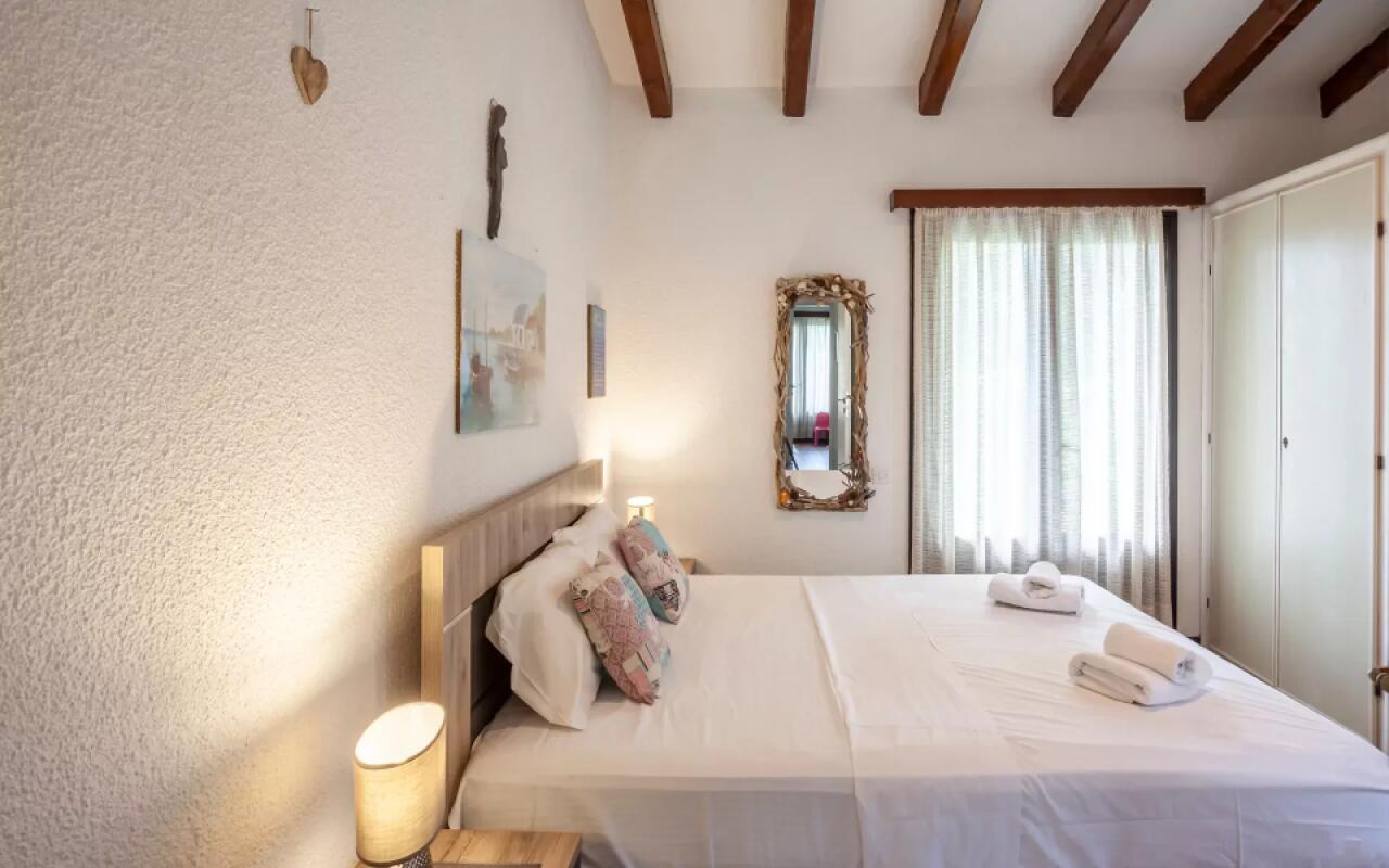 The Gift Villa, Sani