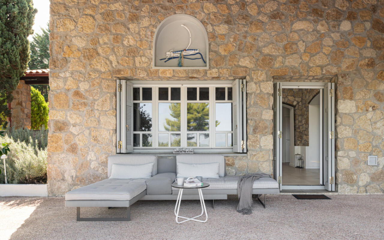 Constantin Villa, Agia Paraskevi