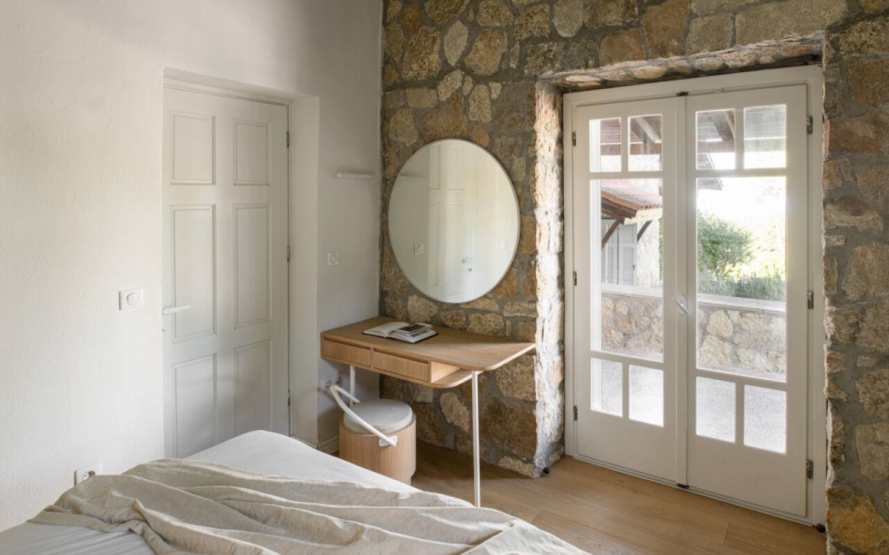 Constantin Villa, Agia Paraskevi