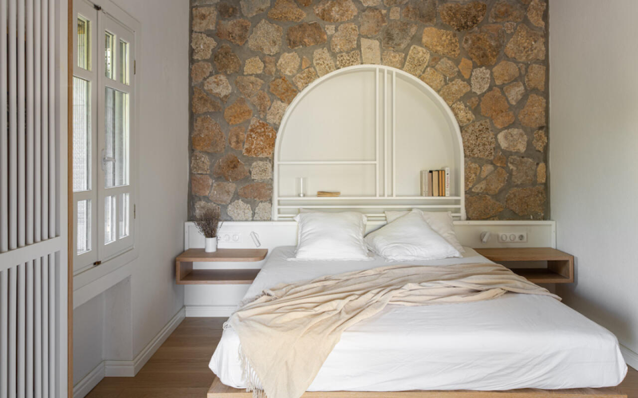 Constantin Villa, Agia Paraskevi