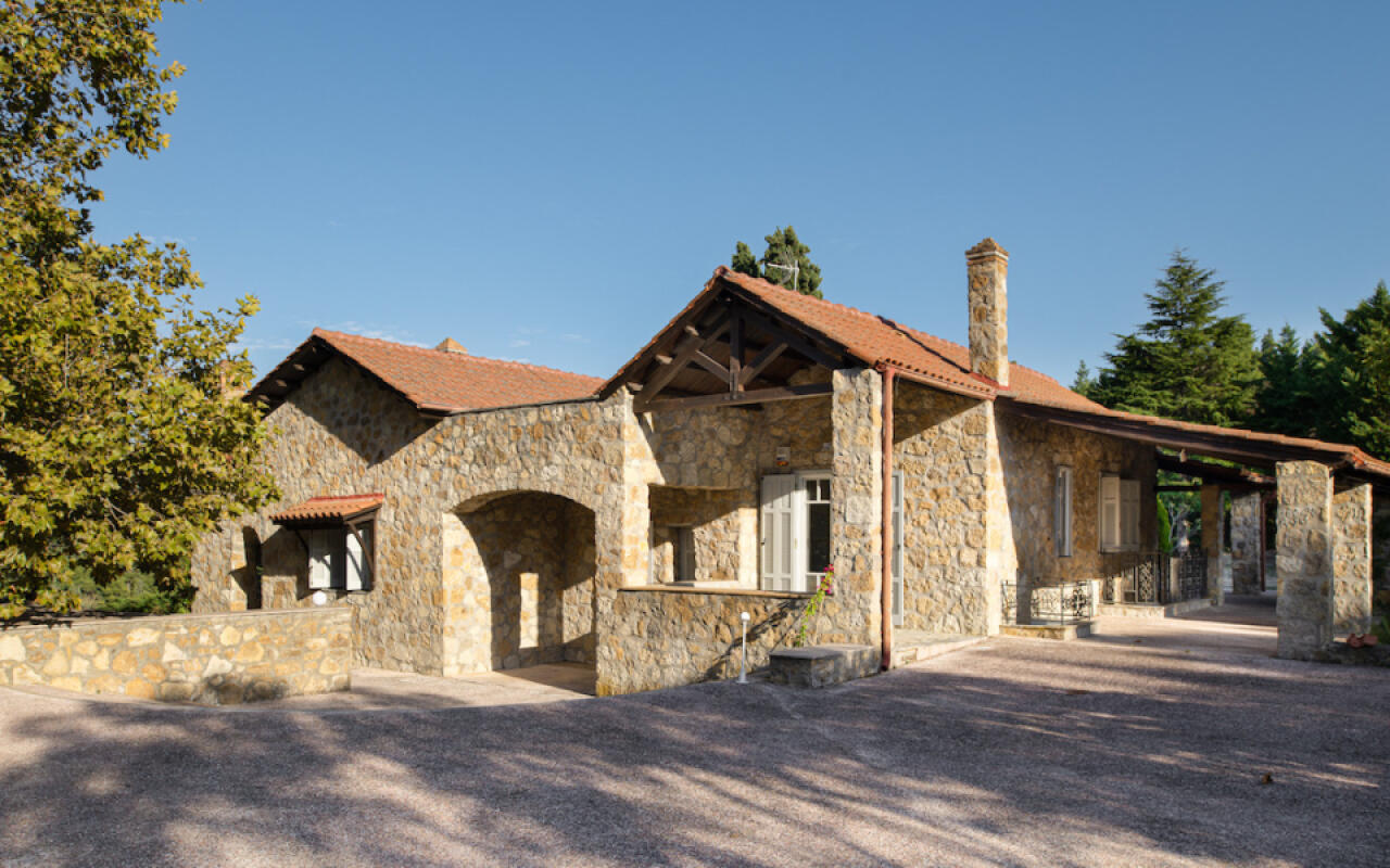 Constantin Villa, Agia Paraskevi