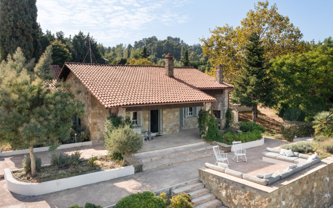Constantin Villa, Agia Paraskevi