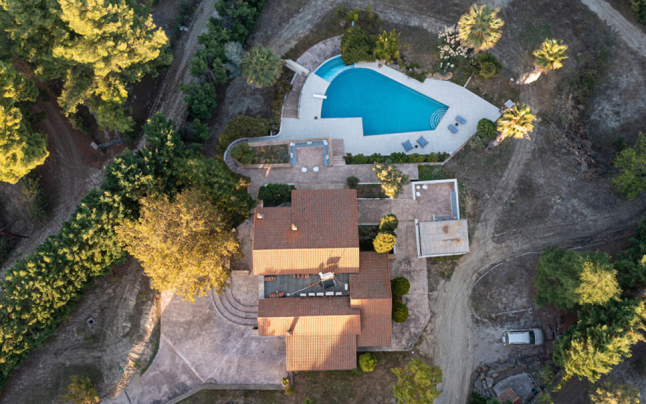 Constantin Villa, Agia Paraskevi