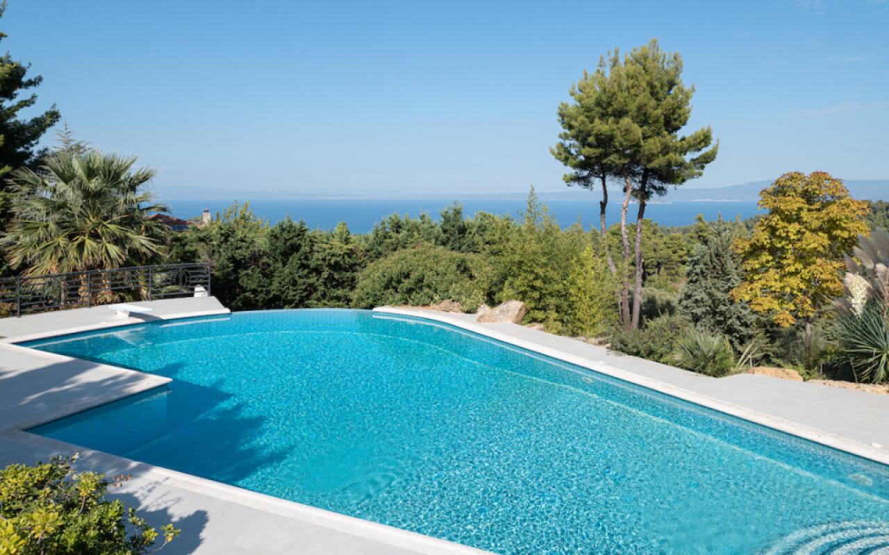 Constantin Villa, Agia Paraskevi