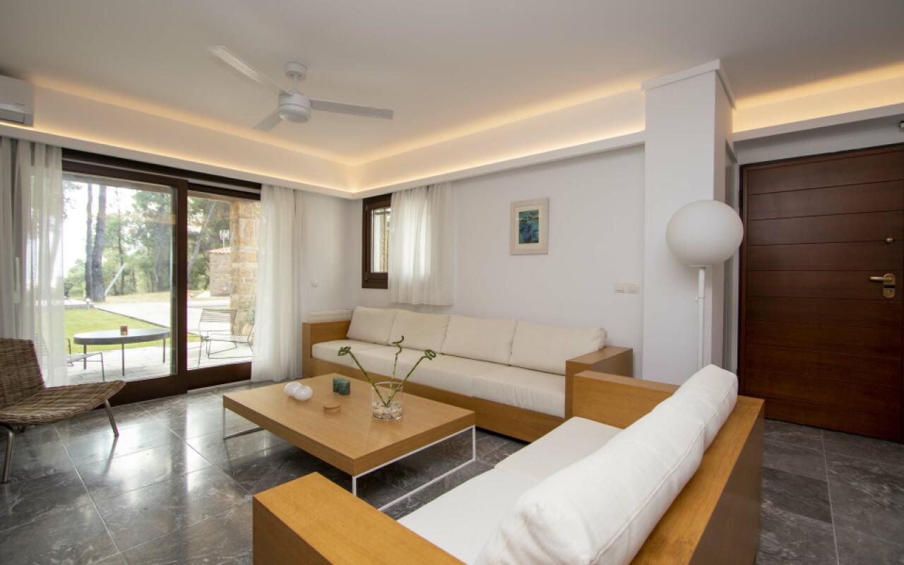 Beyond the Pines Villa, Elani