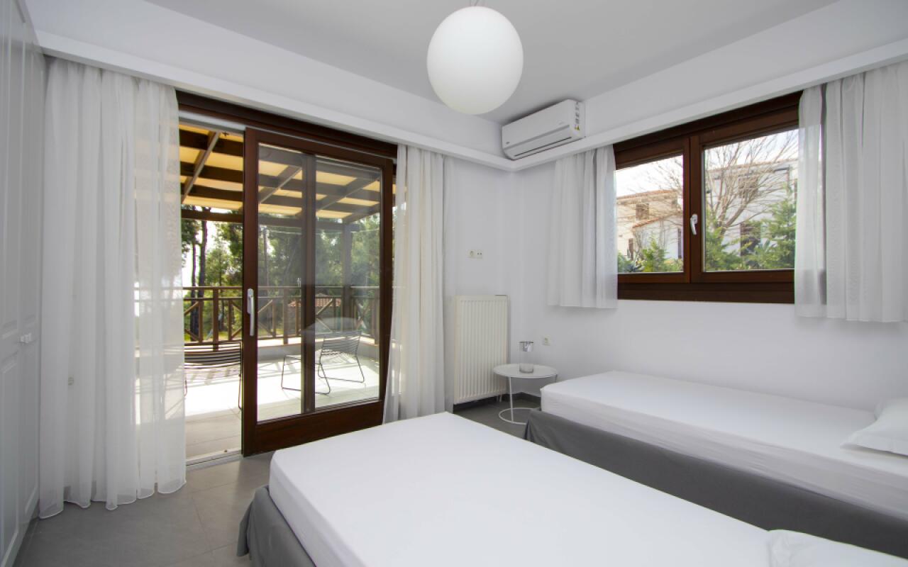 Beyond the Pines Villa, Elani
