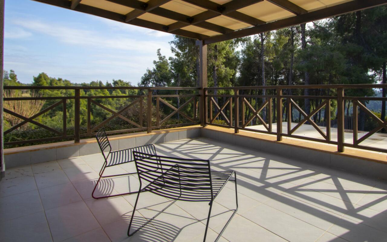 Beyond the Pines Villa, Elani