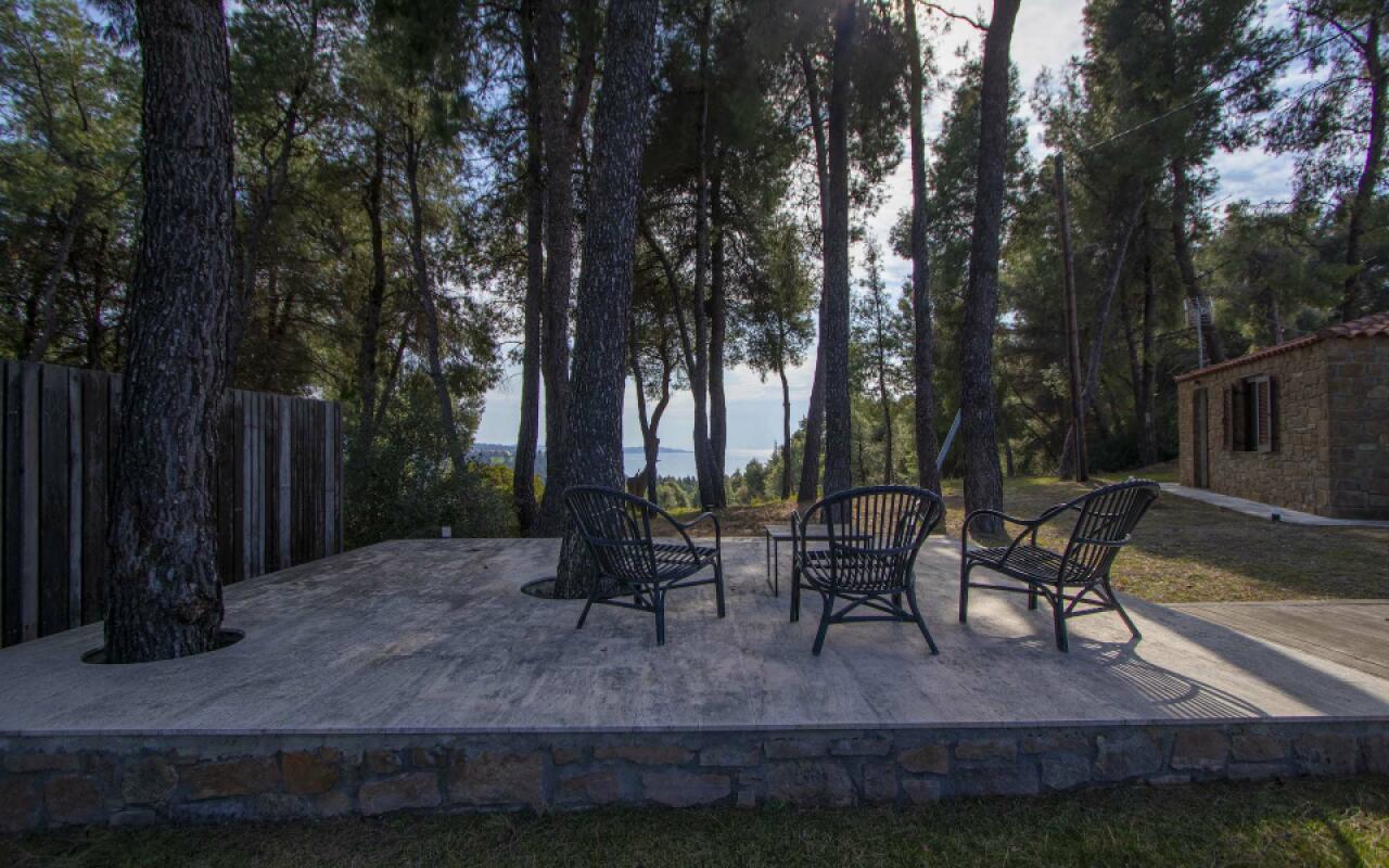Beyond the Pines Villa, Elani