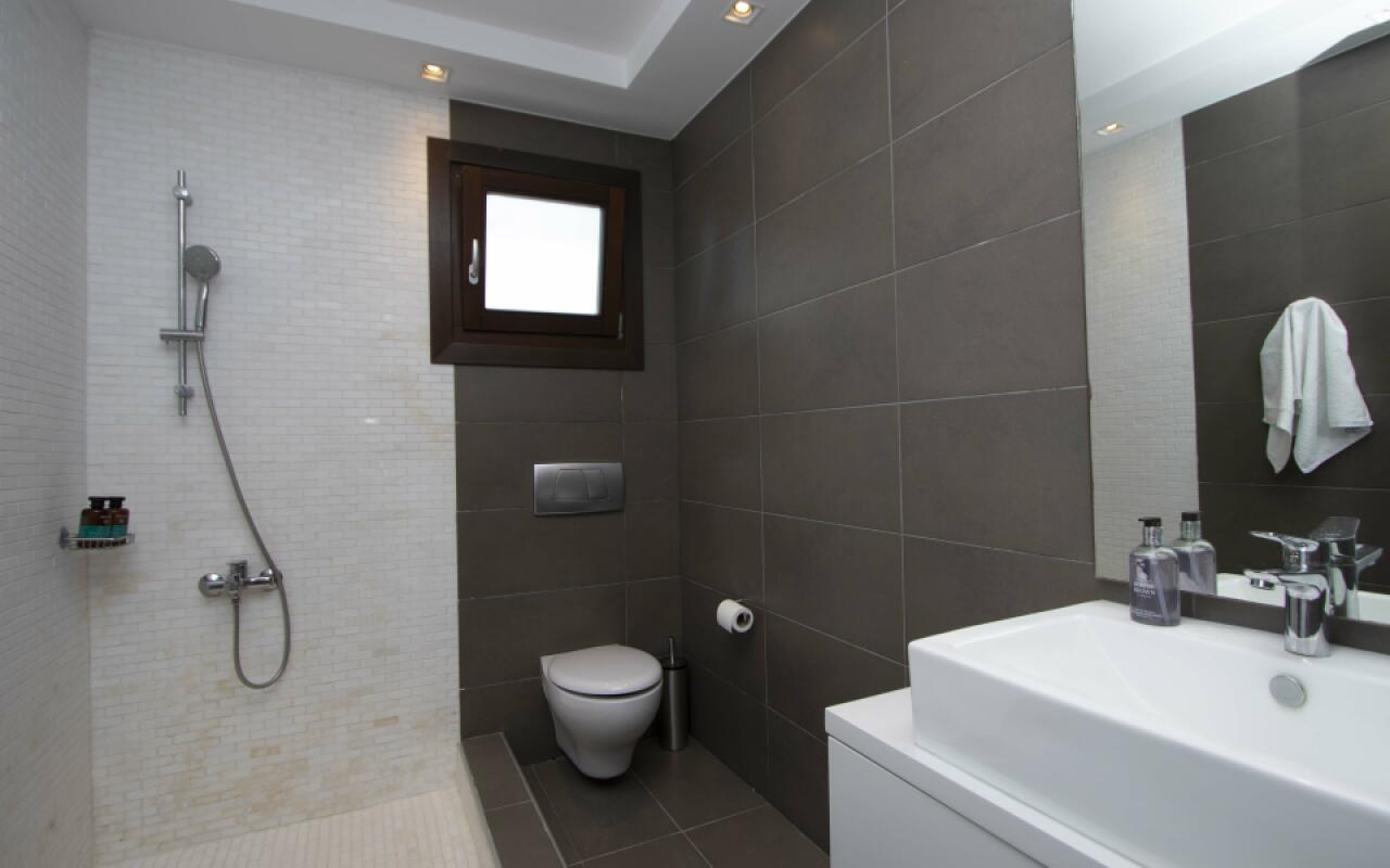 Beyond the Pines Villa, Elani