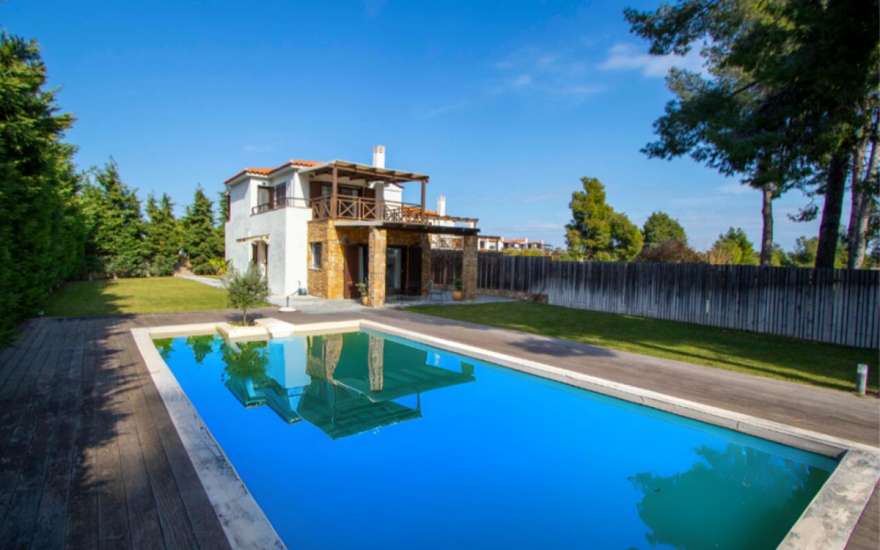 Beyond the Pines Villa, Elani