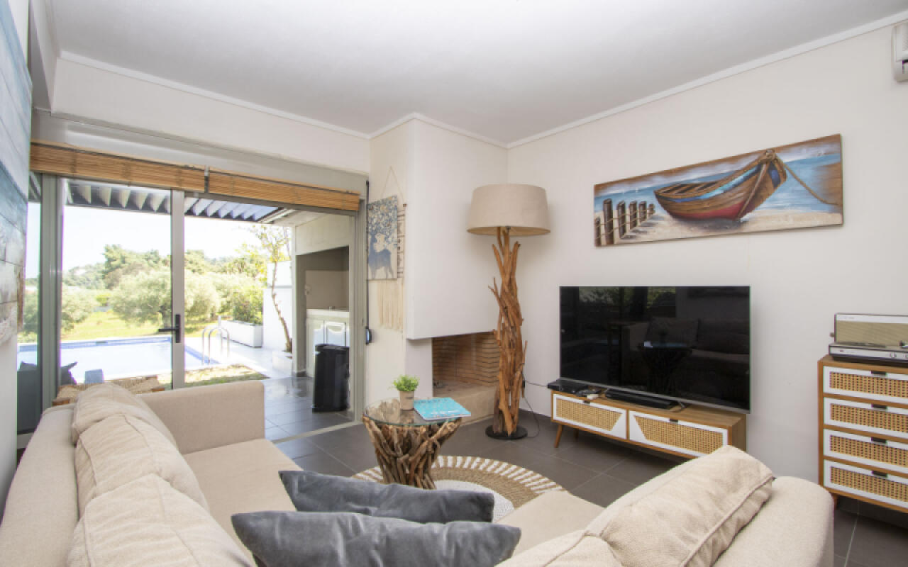MD Pool Villa in Chroussos