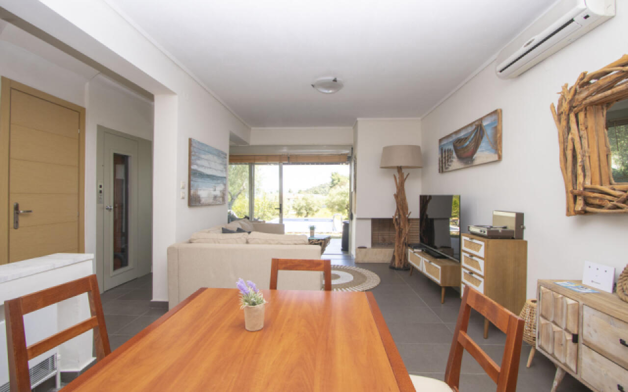 MD Pool Villa in Chroussos
