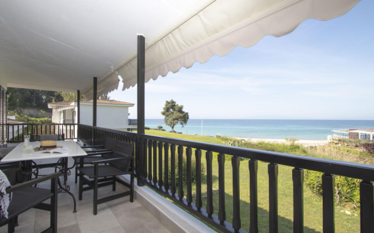Thani Beach House, Elani