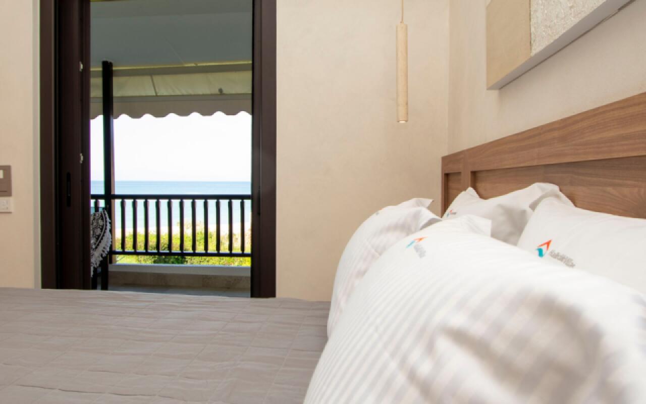 Thani Beach House, Elani