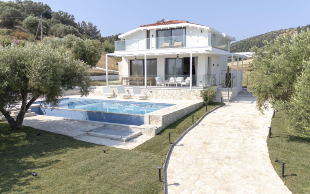 Daroma Villa, Paliouri