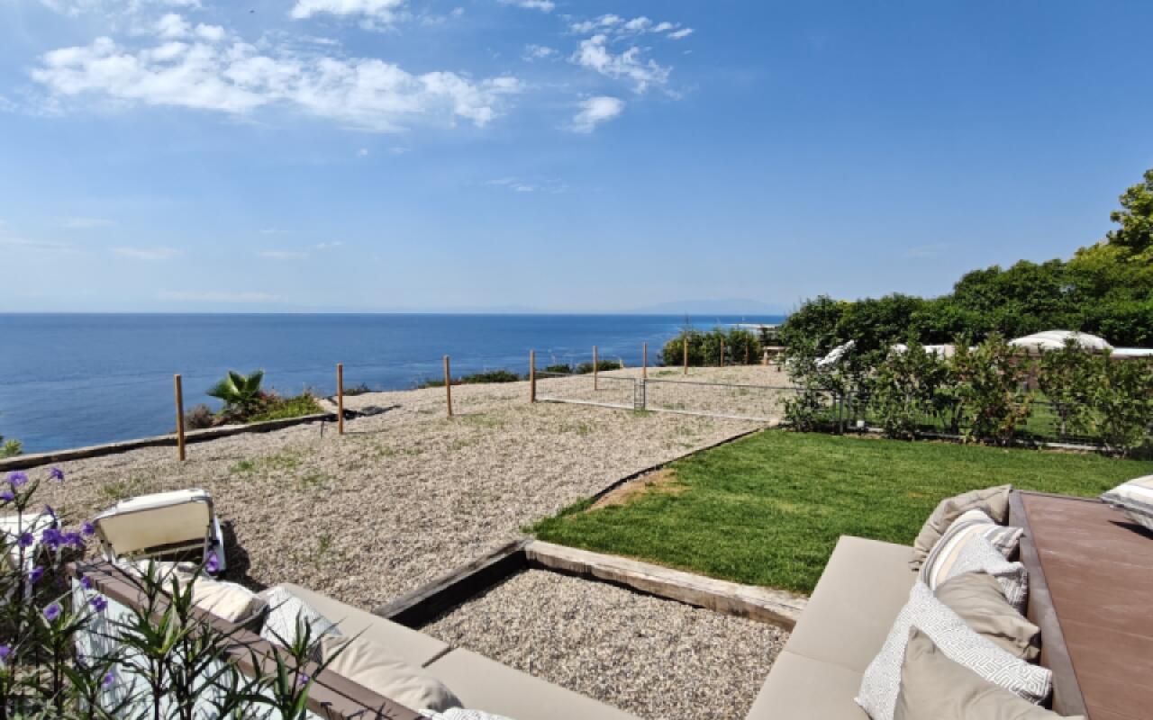 Andy's Place I, Possidi