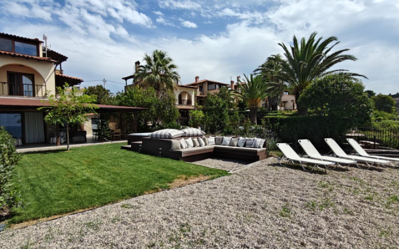 Andy's Place I, Possidi