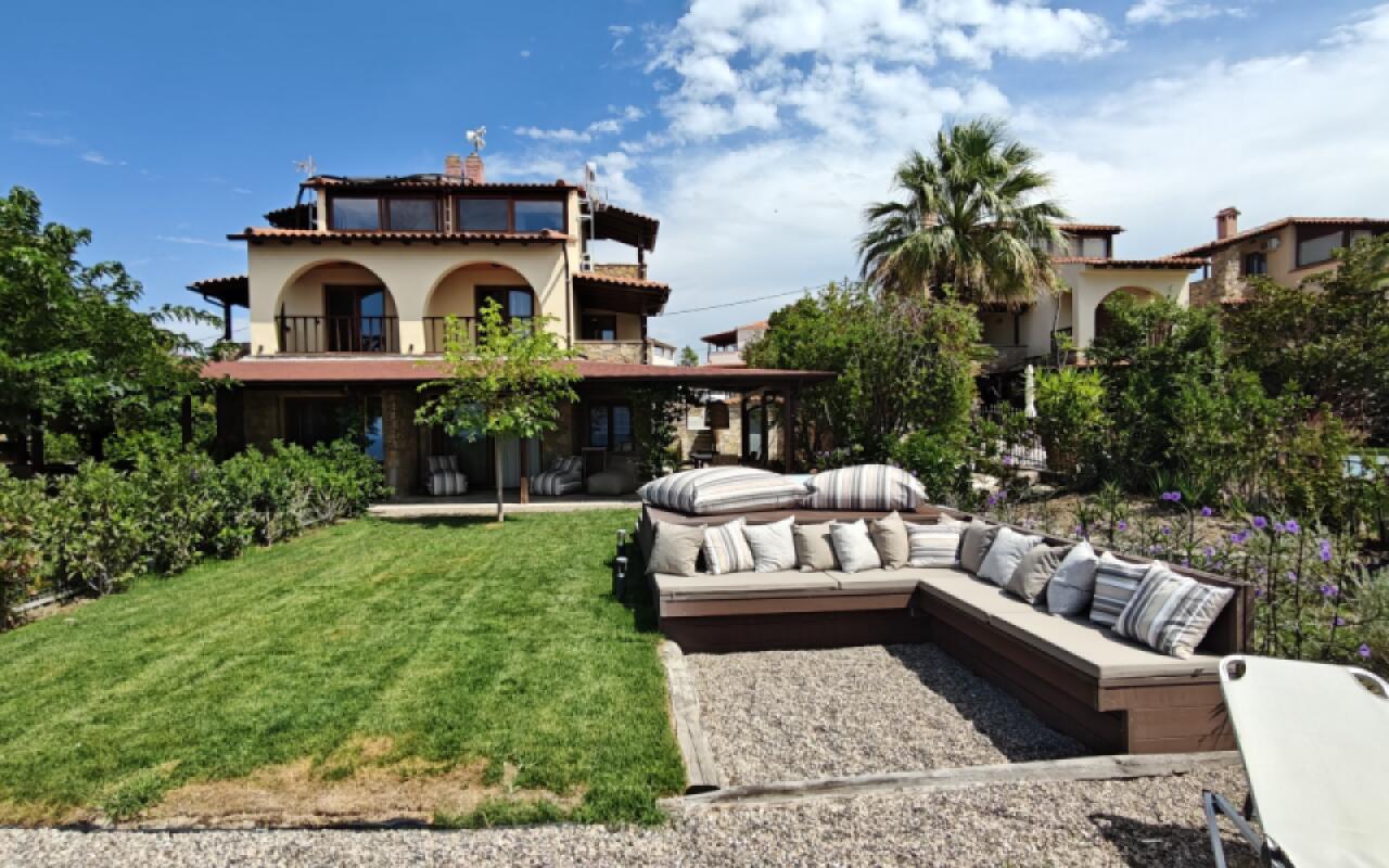 Andy's Place I, Possidi