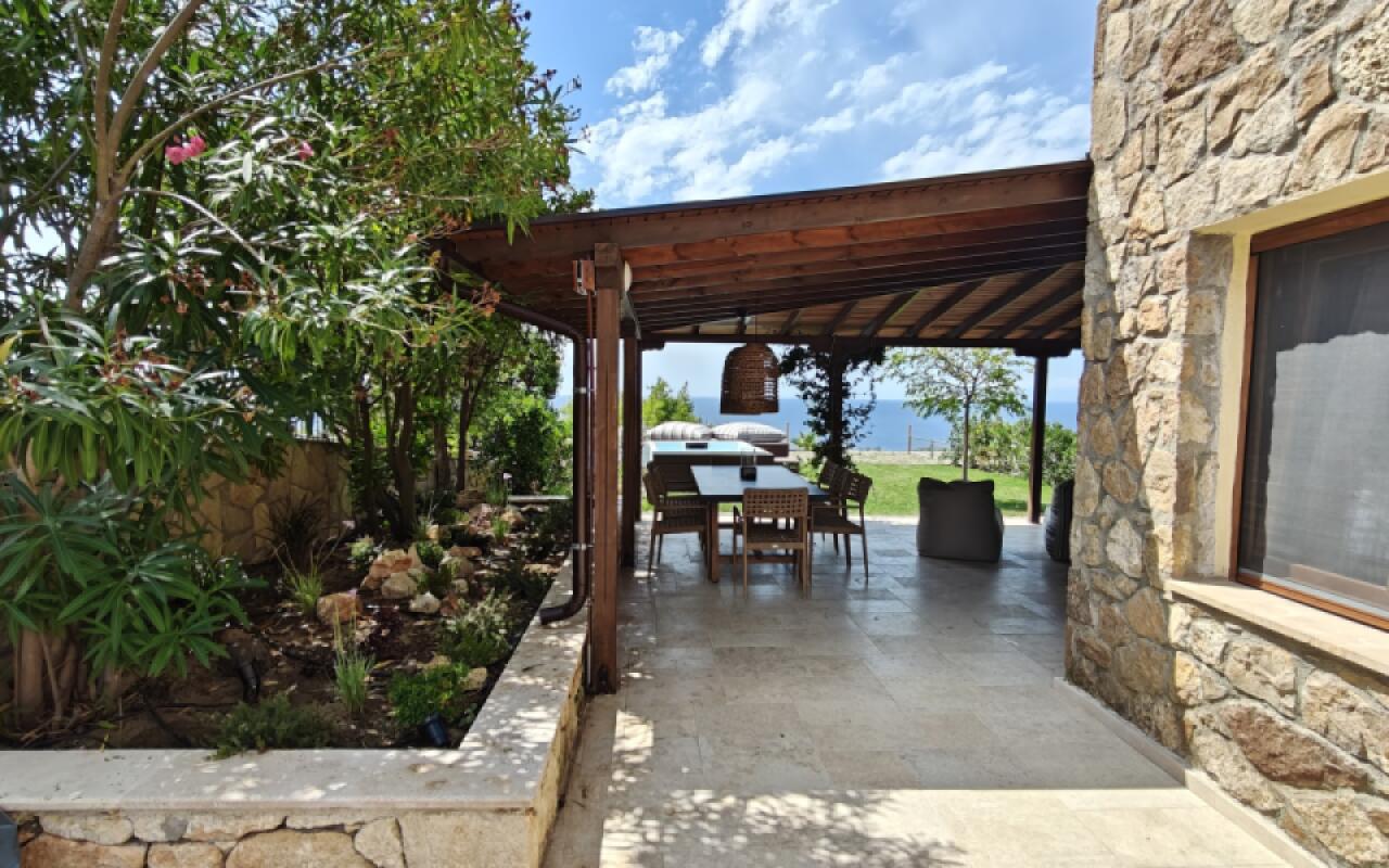 Andy's Place I, Possidi