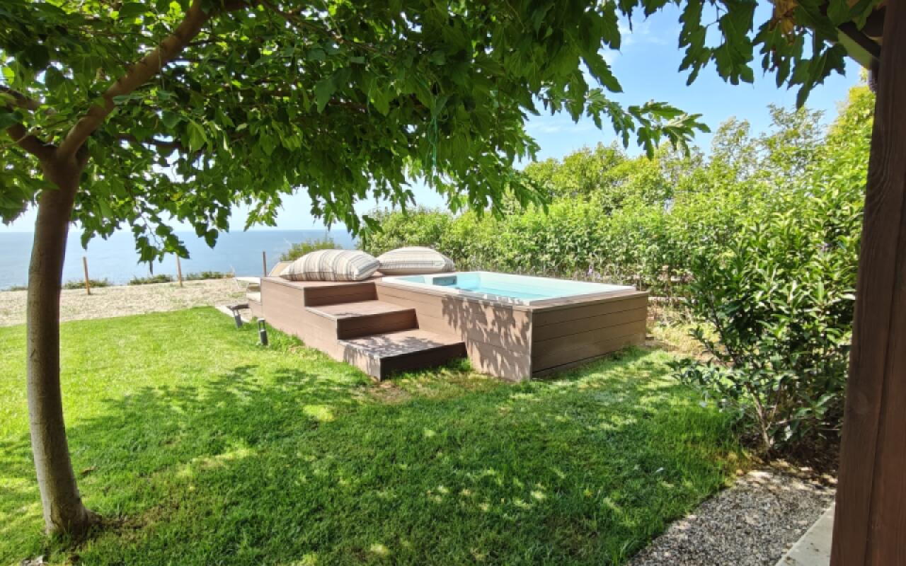 Andy's Place II, Possidi