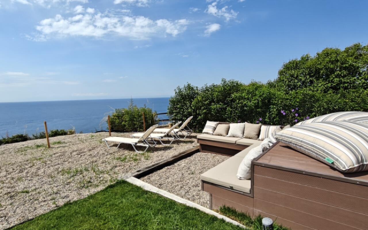 Andy's Place II, Possidi