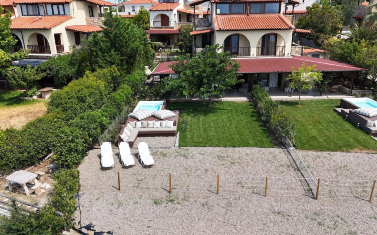 Andy's Place II, Possidi