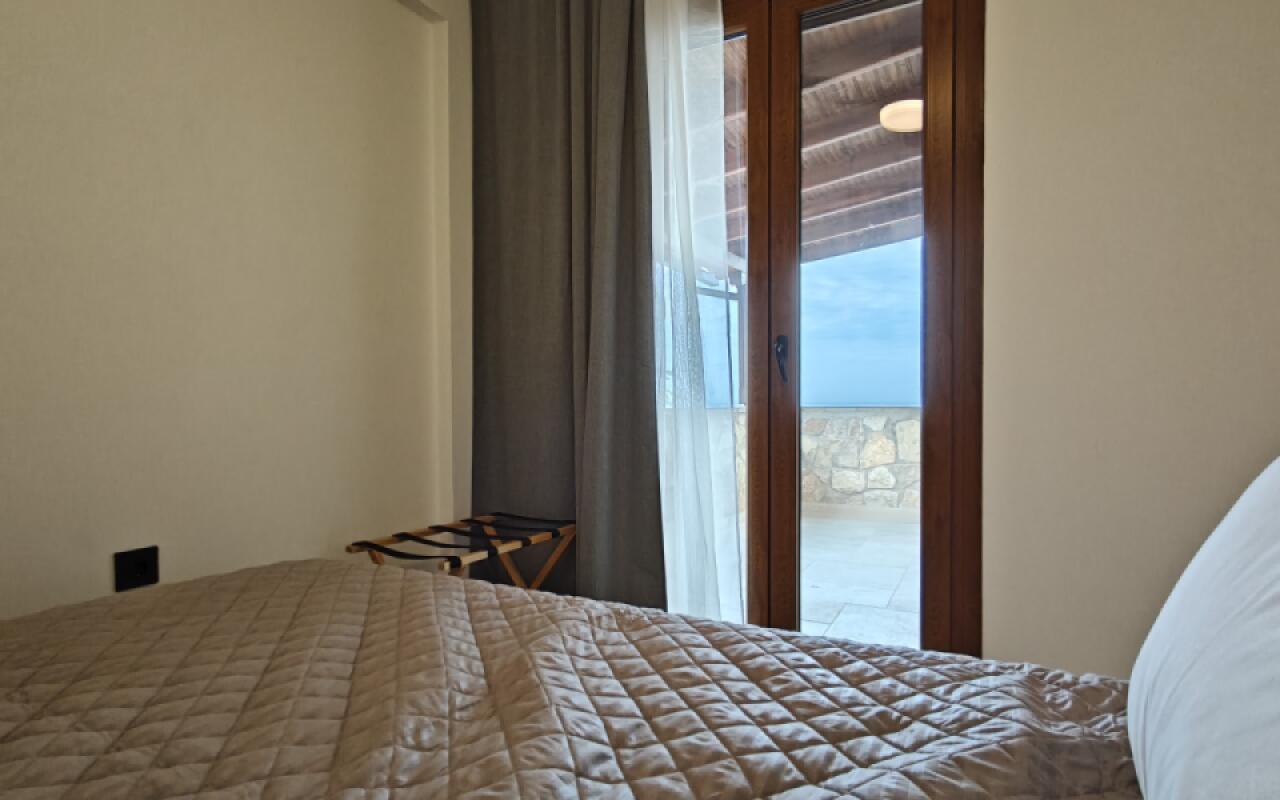 Andy's Place II, Possidi