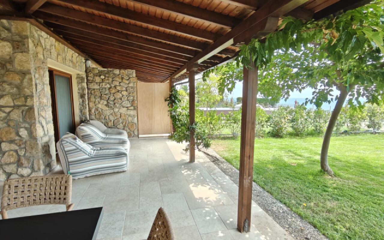 Andy's Place II, Possidi