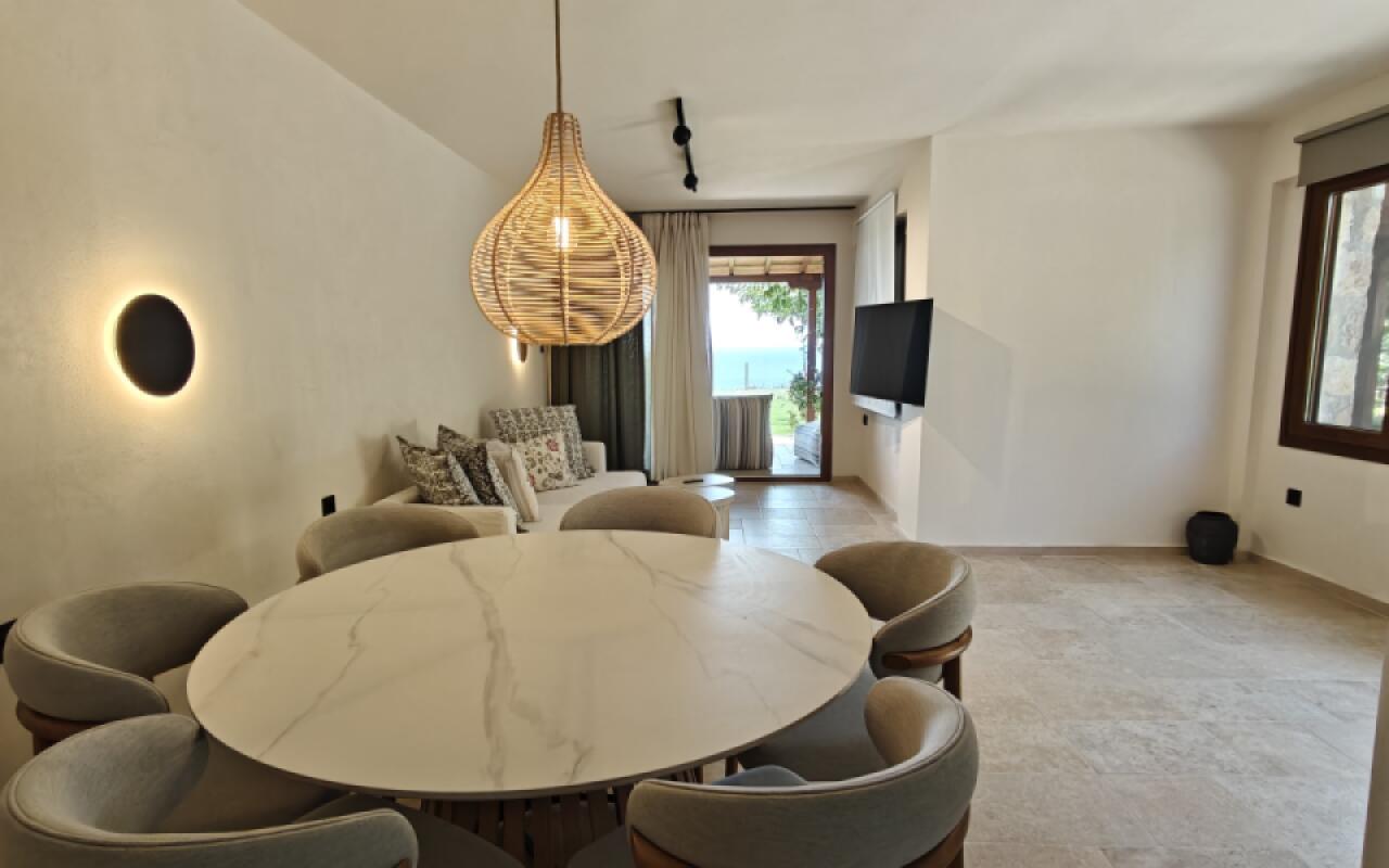 Andy's Place II, Possidi