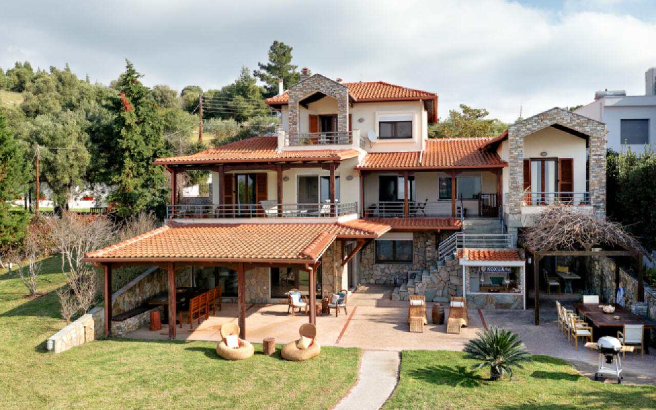 Sunset Boulevard, Kastri Nikiti