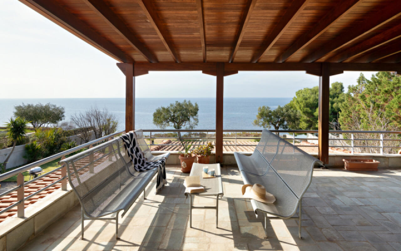 Sunset Boulevard, Kastri Nikiti